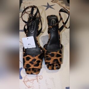 Chic Leopard Print Strappy Heels